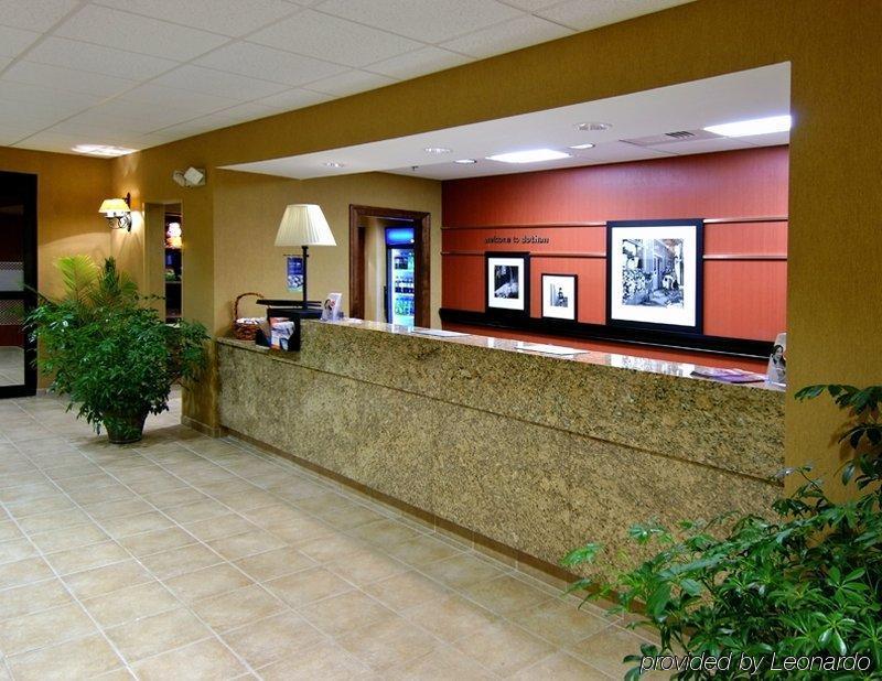 Hampton Inn & Suites Dothan Interior photo