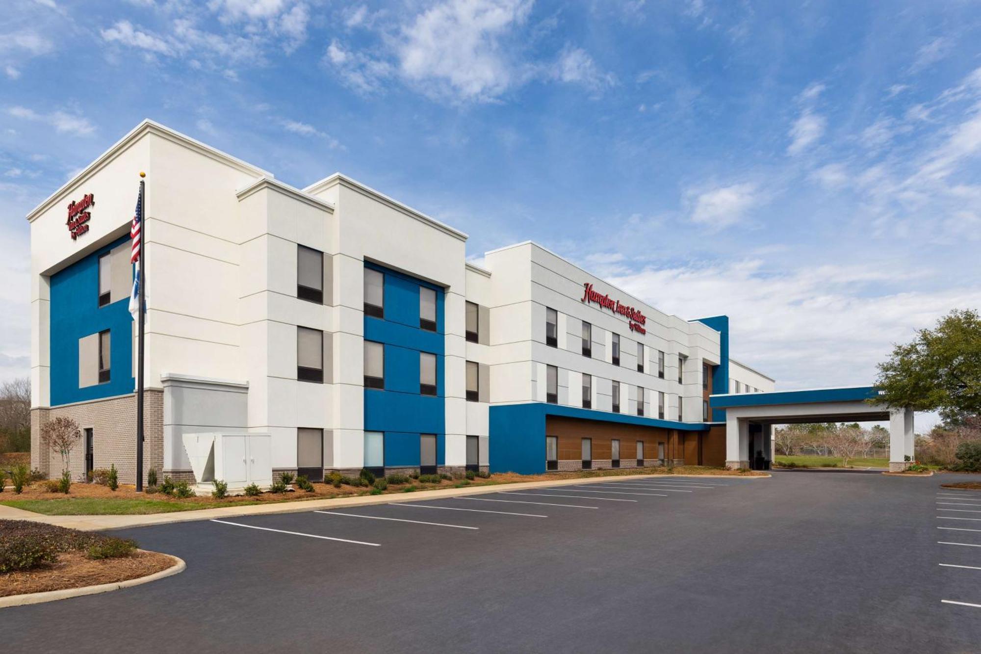 Hampton Inn & Suites Dothan Exterior photo