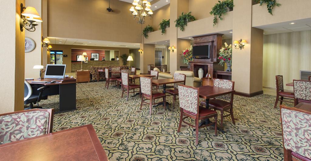 Hampton Inn & Suites Dothan Exterior photo